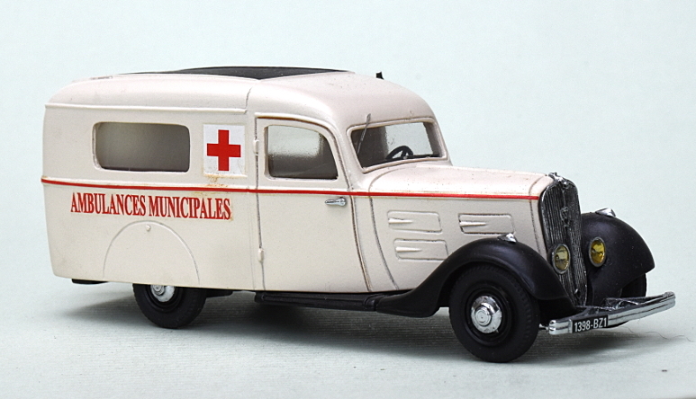 f 008 SKD ambulance av .JPG