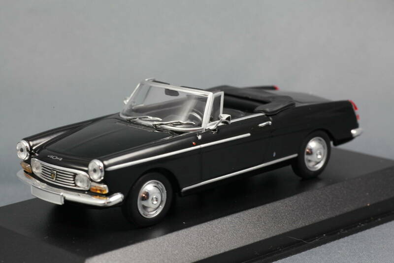 peugeot_404_cabriolet_1962_noir_01.jpg