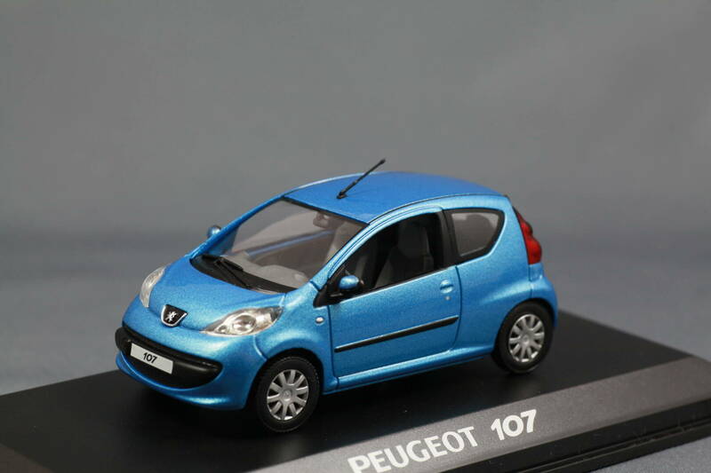 peugeot_107_3p_bleu_lamarite_01.jpg