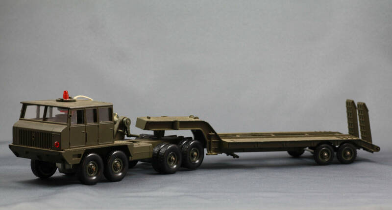 berliet_t12_olive_01.jpg